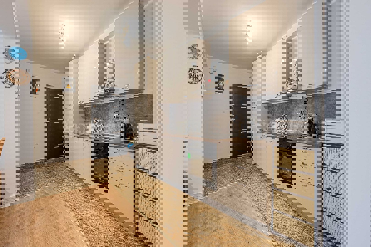 Appartamento al piano terra - bilocale, arredato e abitabile, Fažana, Valbandon