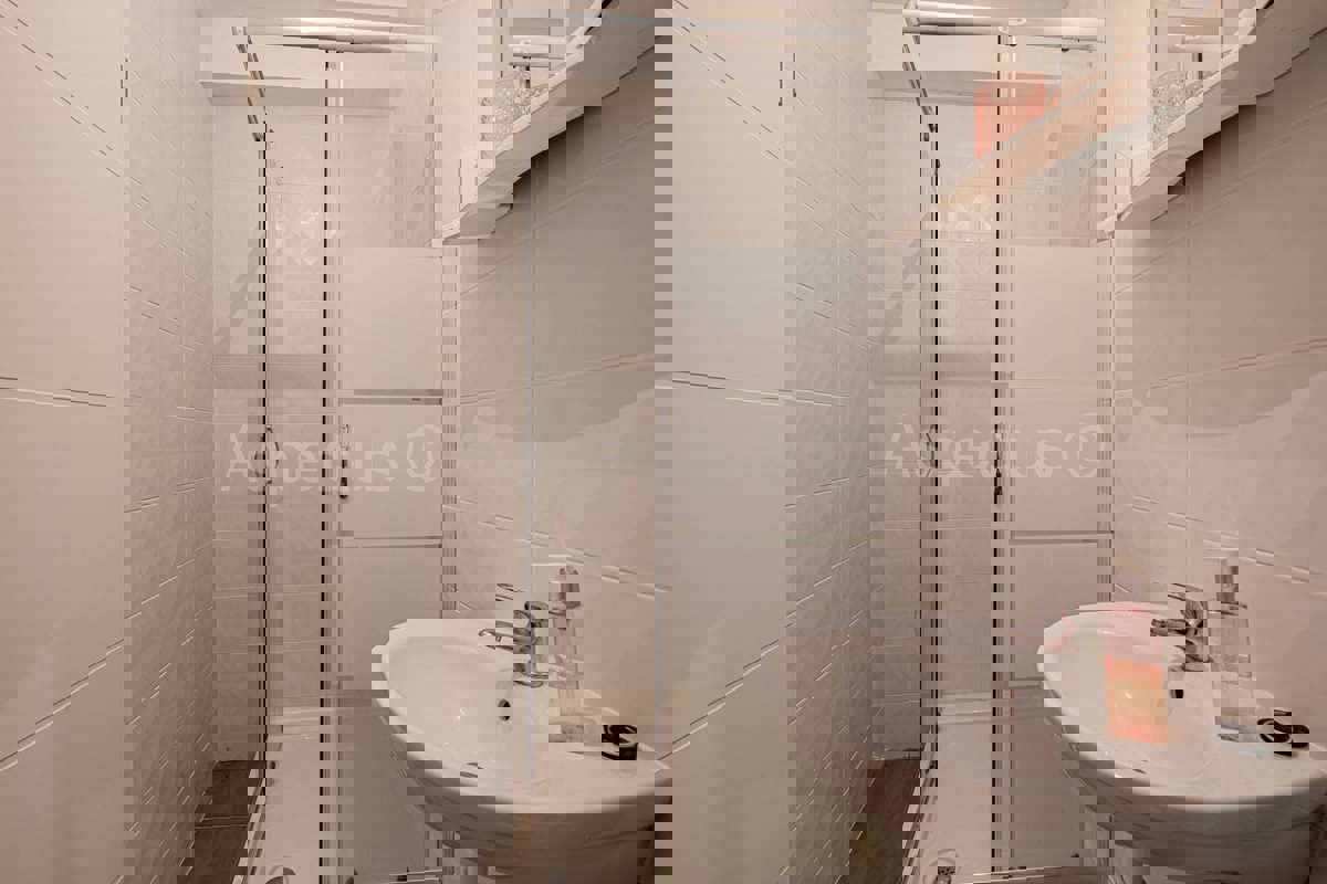 Appartamento al piano terra - bilocale, arredato e abitabile, Fažana, Valbandon