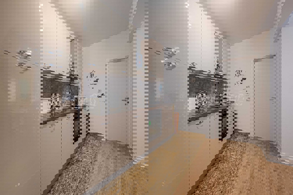 Appartamento al piano terra - bilocale, arredato e abitabile, Fažana, Valbandon