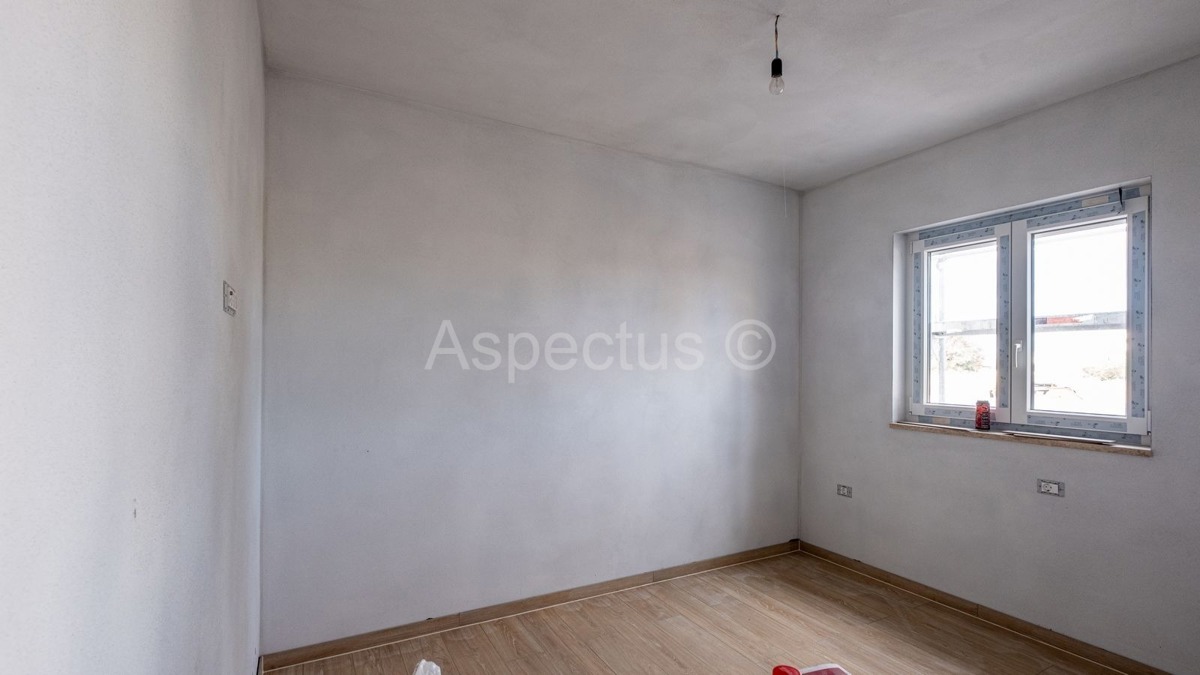 Appartamento con due camere da letto in nuova costruzione, piano terra, terrazza, posto auto | Istria, Pola