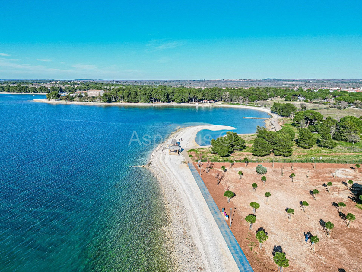 Appartamento con due camere da letto in nuova costruzione, piano terra, terrazza, posto auto | Istria, Pola