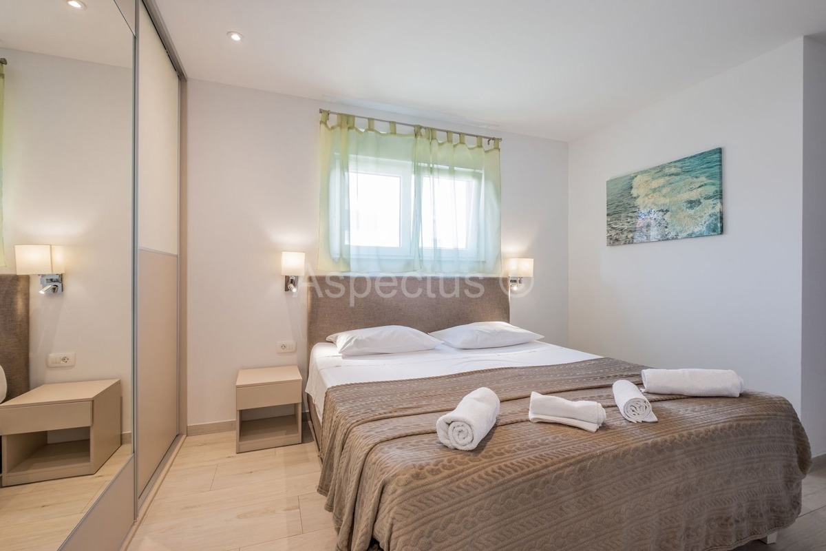 Okolica Pule, nova prizemna kuća sa bazenom