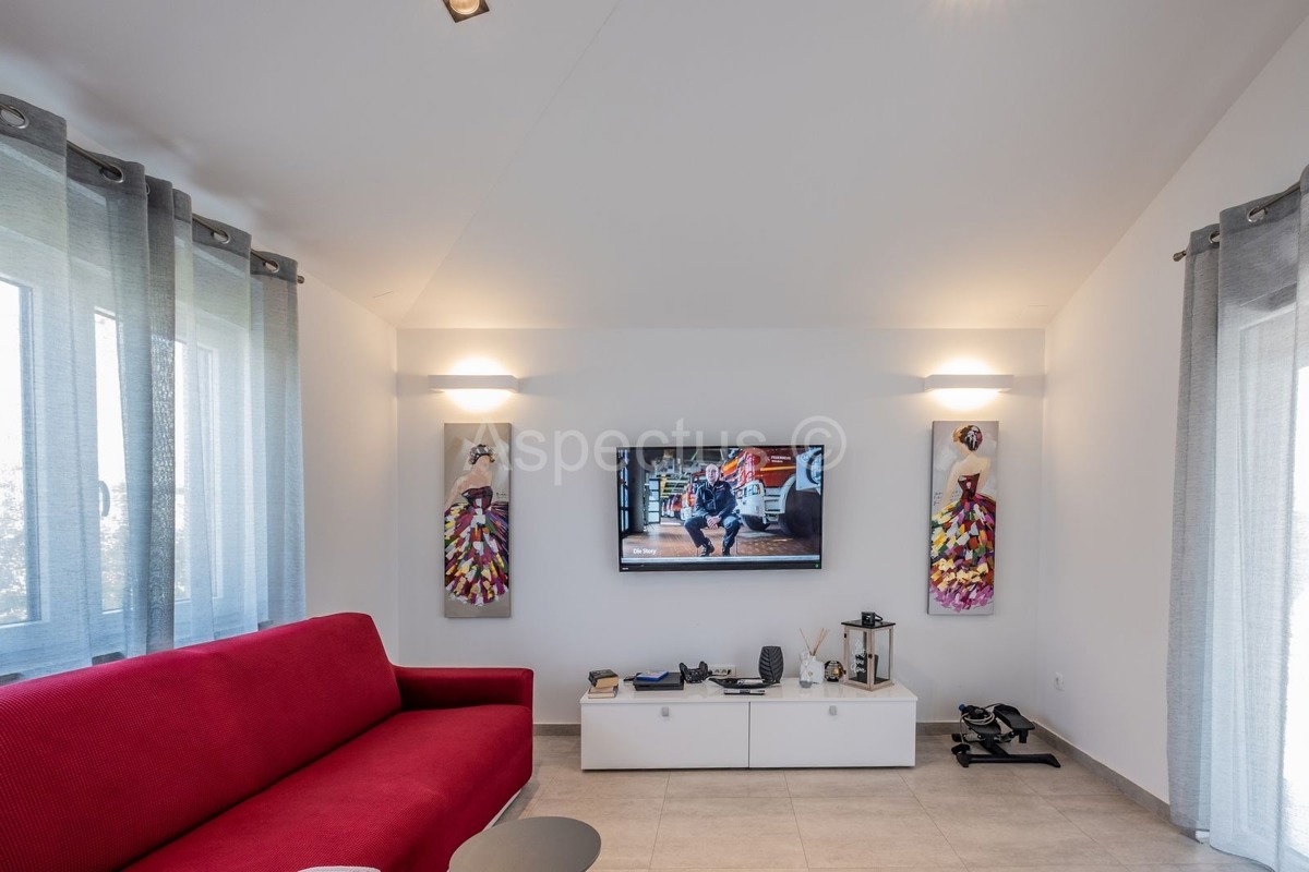 Okolica Pule, nova prizemna kuća sa bazenom