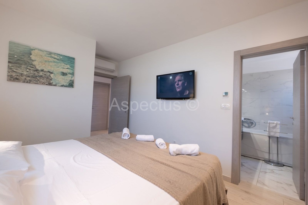 Okolica Pule, nova prizemna kuća sa bazenom