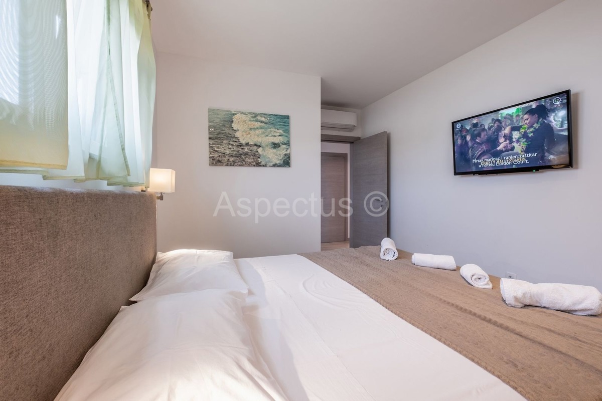 Okolica Pule, nova prizemna kuća sa bazenom