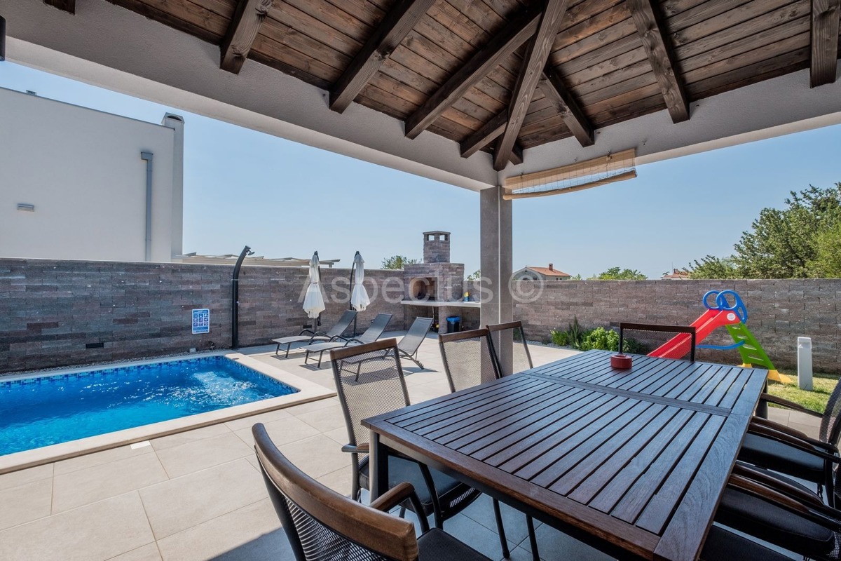 Okolica Pule, nova prizemna kuća sa bazenom