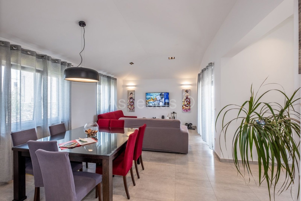 Okolica Pule, nova prizemna kuća sa bazenom