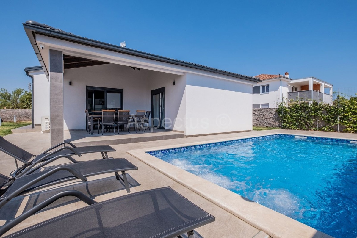 Okolica Pule, nova prizemna kuća sa bazenom