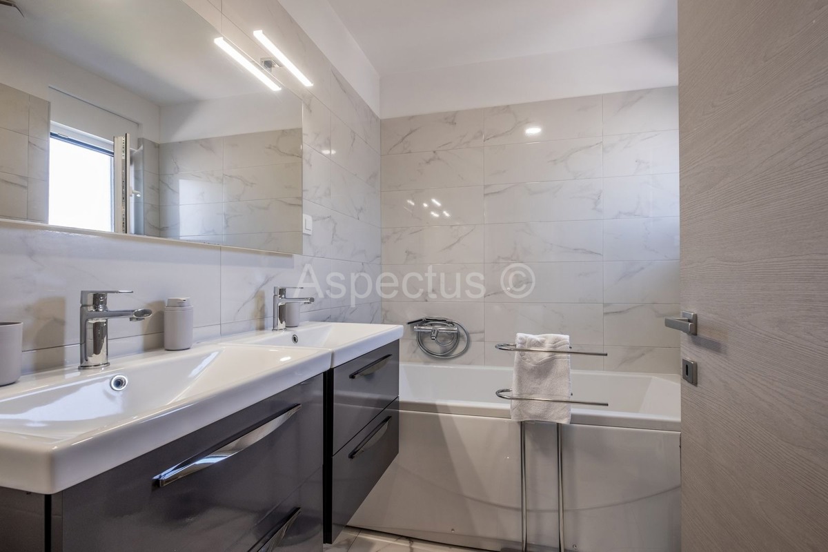 Okolica Pule, nova prizemna kuća sa bazenom