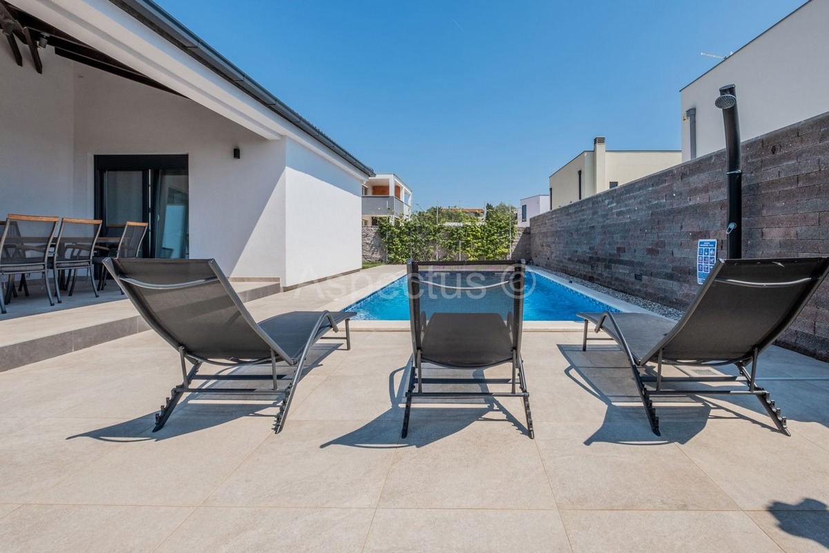 Okolica Pule, nova prizemna kuća sa bazenom