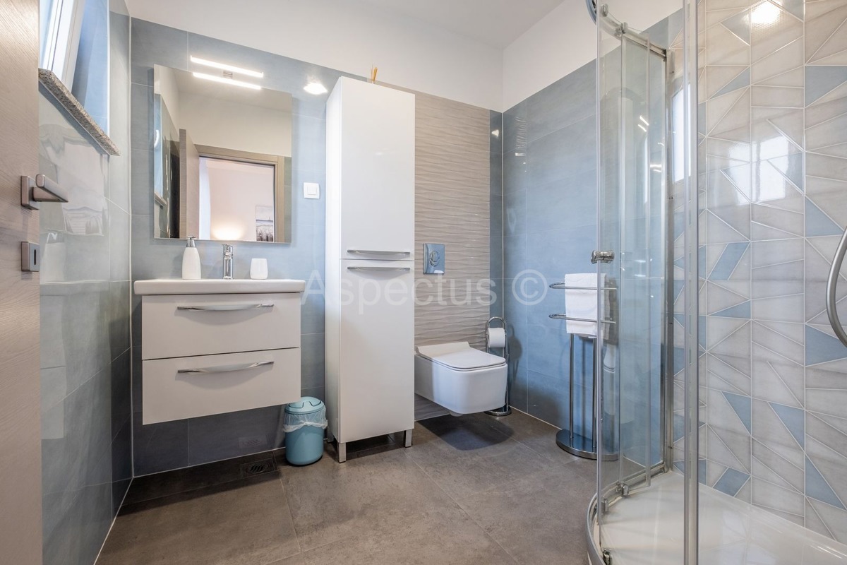 Okolica Pule, nova prizemna kuća sa bazenom