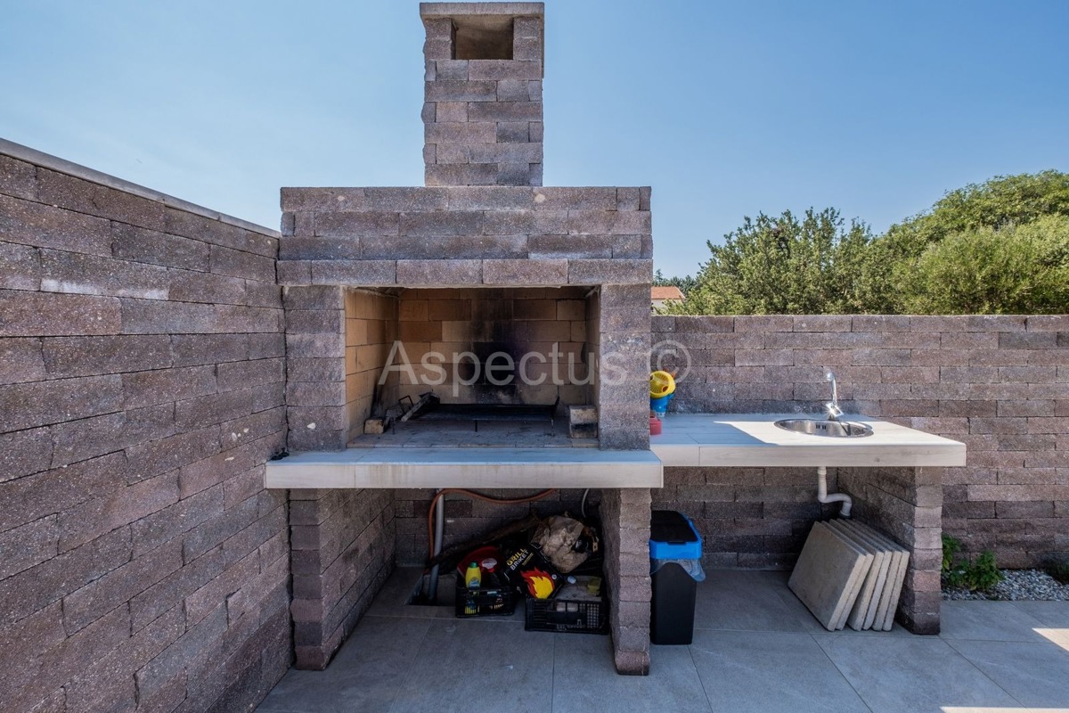 Okolica Pule, nova prizemna kuća sa bazenom