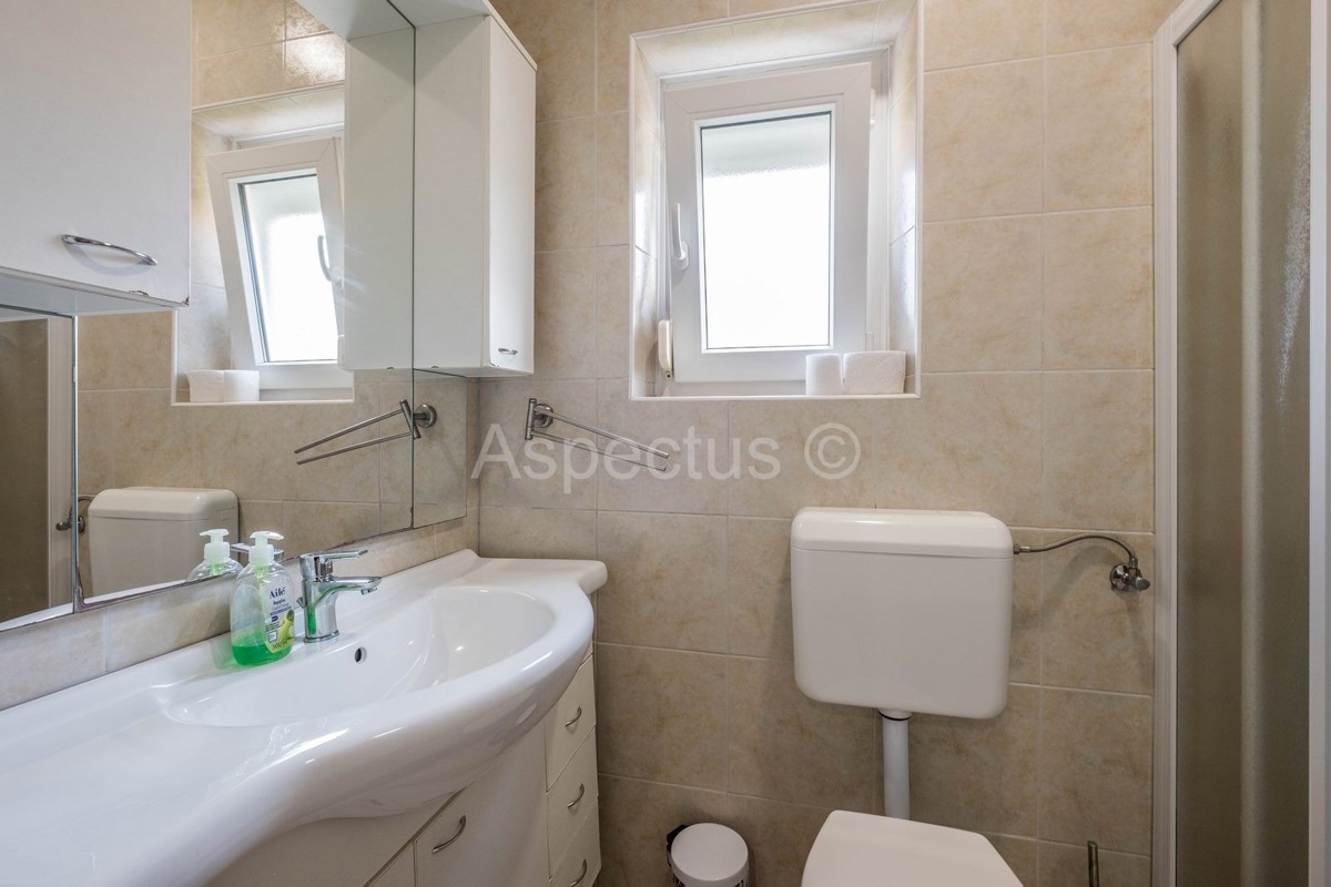 Kuća, namještena, bazen, garaža, mirna lokacija, Pula