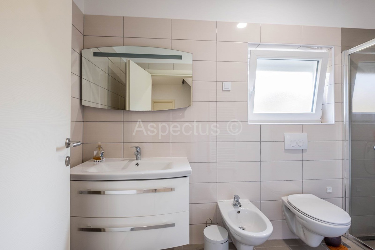 Kuća, namještena, bazen, garaža, mirna lokacija, Pula