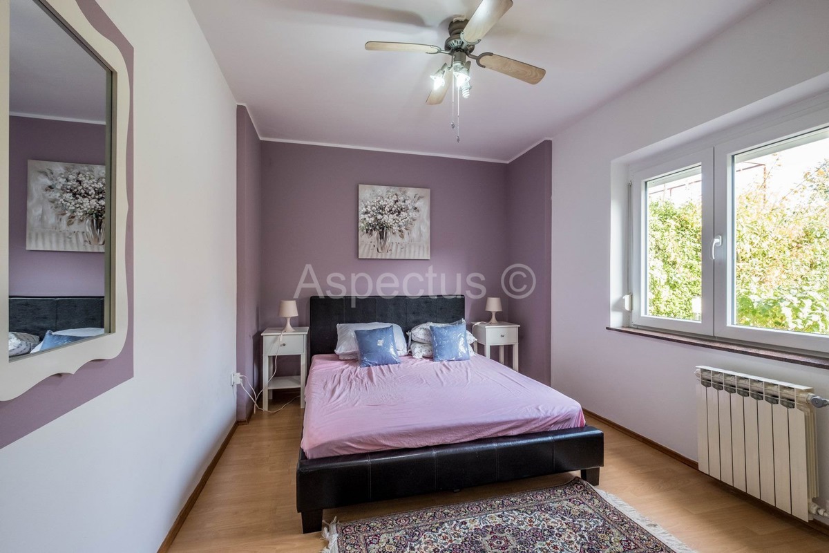 Kuća, namještena, bazen, garaža, mirna lokacija, Pula