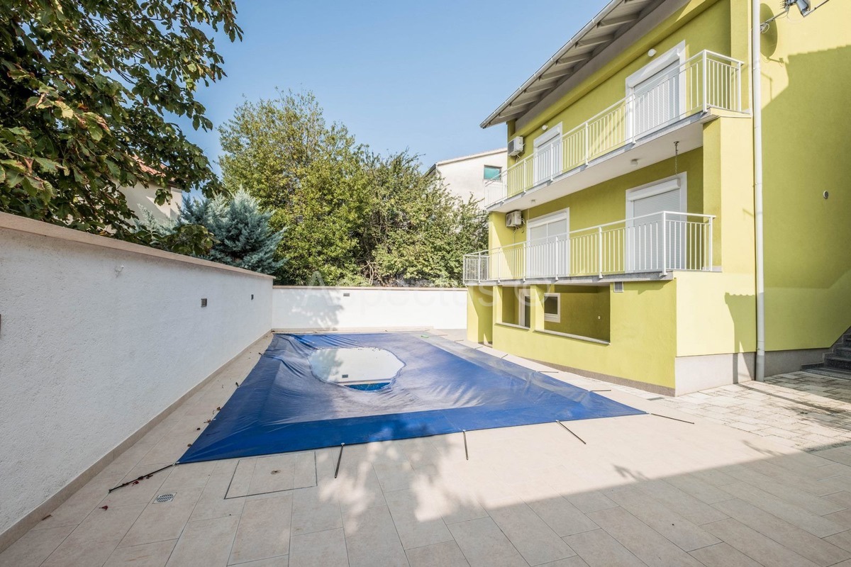 Kuća, namještena, bazen, garaža, mirna lokacija, Pula