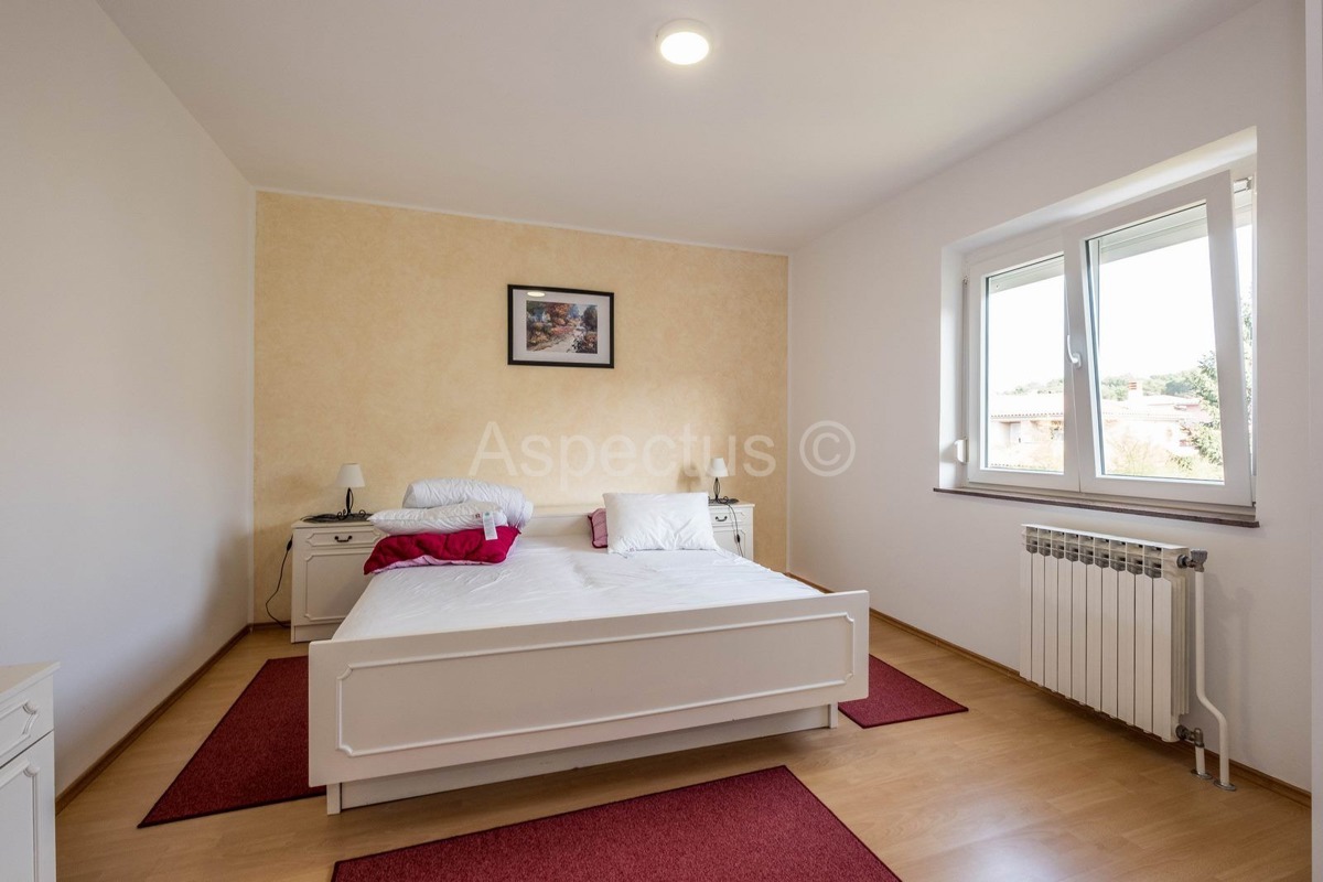 Kuća, namještena, bazen, garaža, mirna lokacija, Pula