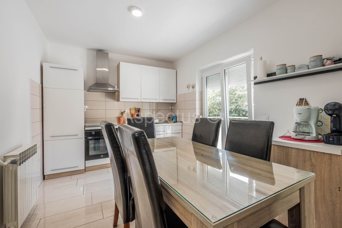 Kuća, namještena, bazen, garaža, mirna lokacija, Pula