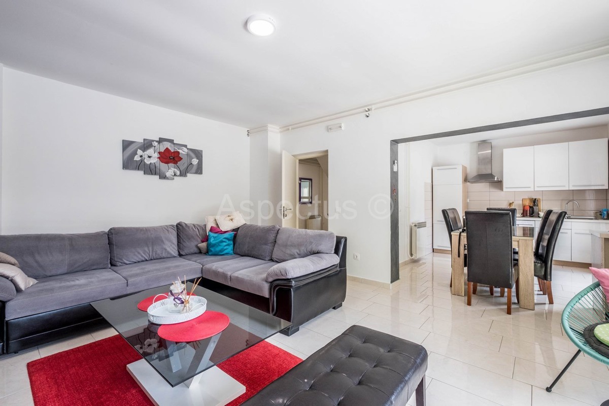 Kuća, namještena, bazen, garaža, mirna lokacija, Pula