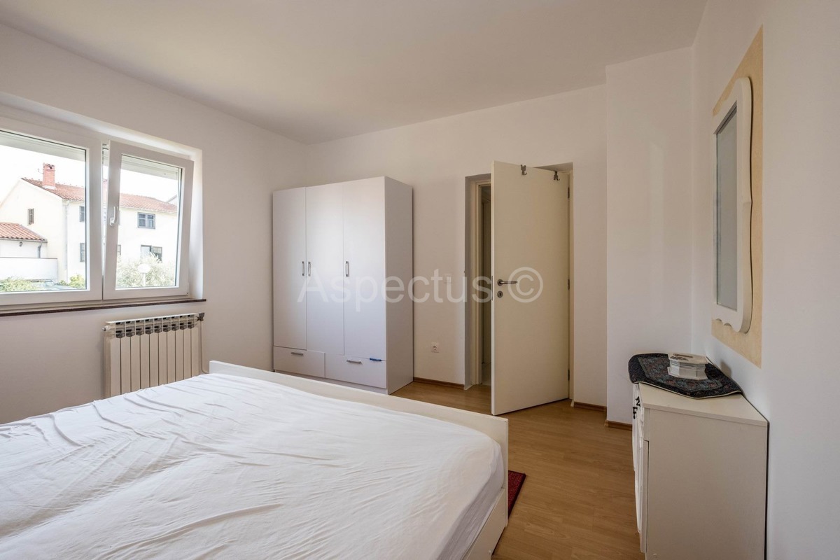 Kuća, namještena, bazen, garaža, mirna lokacija, Pula