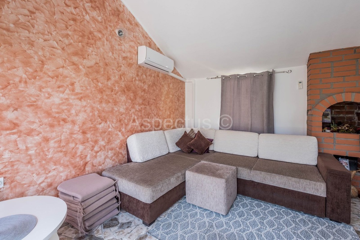 Kuća, namještena, bazen, garaža, mirna lokacija, Pula