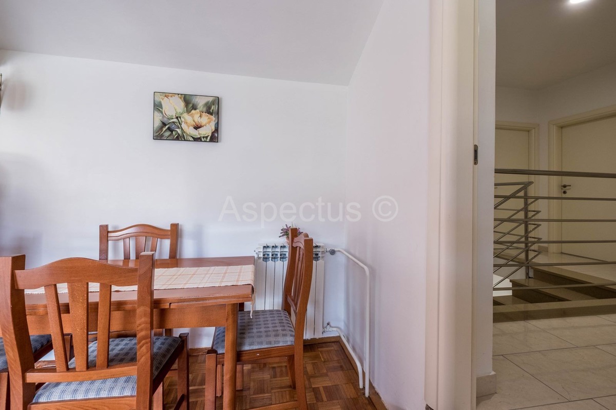 Kuća, namještena, bazen, garaža, mirna lokacija, Pula