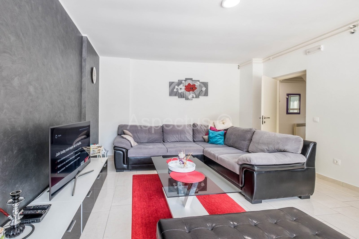 Kuća, namještena, bazen, garaža, mirna lokacija, Pula