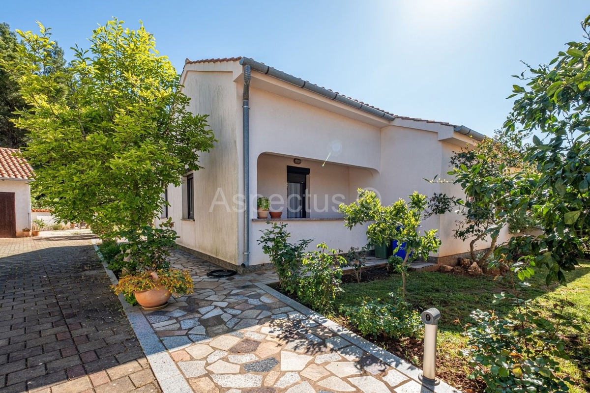 Casa, 2 edifici separati + garage, Medolino