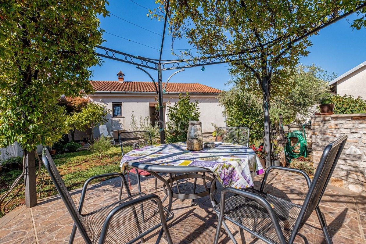 Casa, 2 edifici separati + garage, Medolino