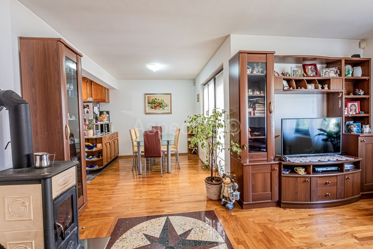 Casa, 2 edifici separati + garage, Medolino