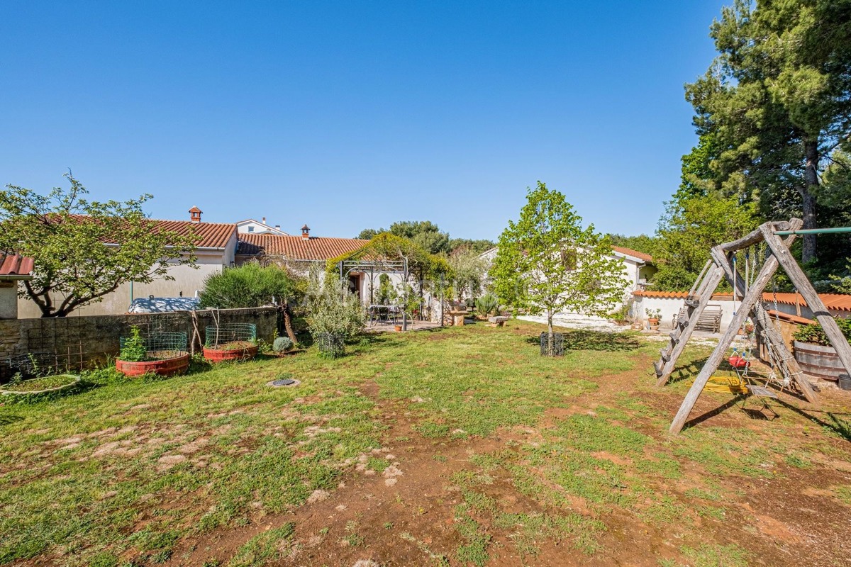 Casa, 2 edifici separati + garage, Medolino