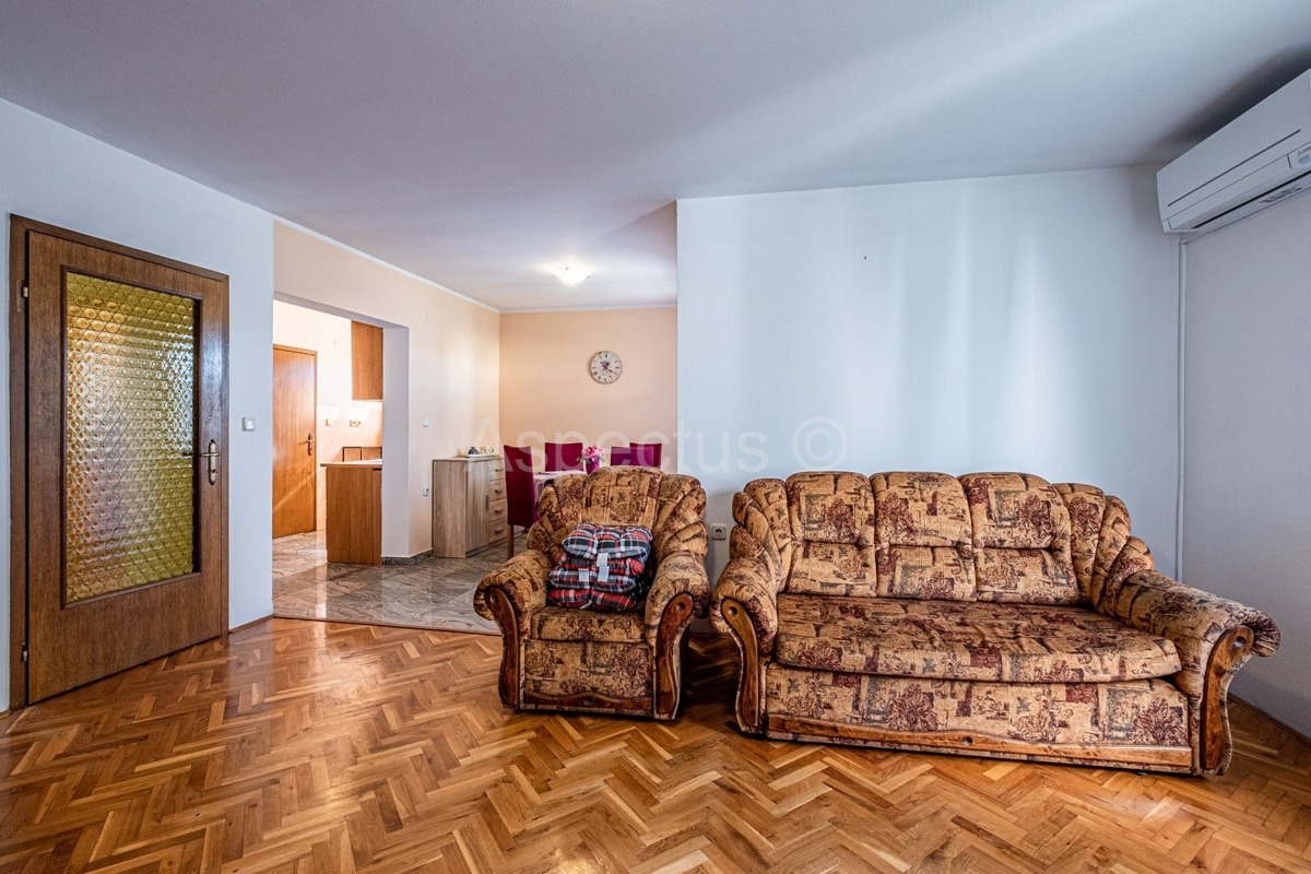 Casa, 2 edifici separati + garage, Medolino