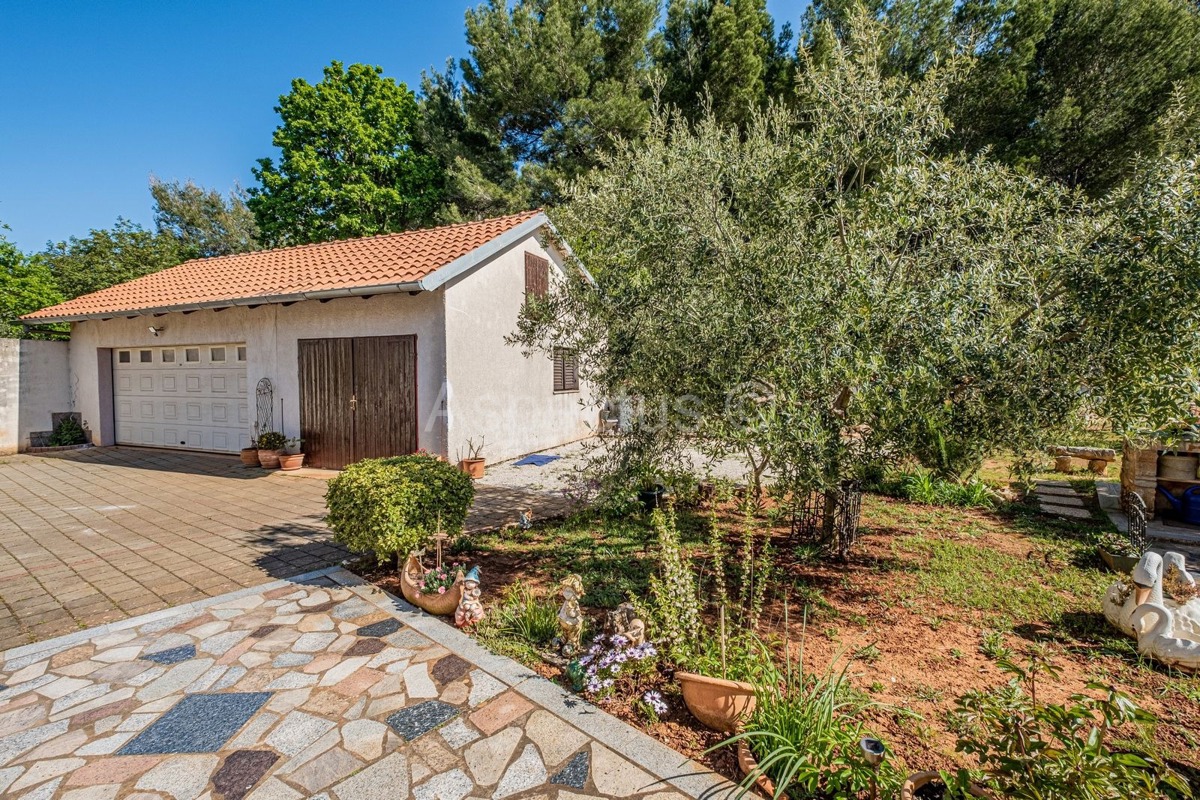 Casa, 2 edifici separati + garage, Medolino