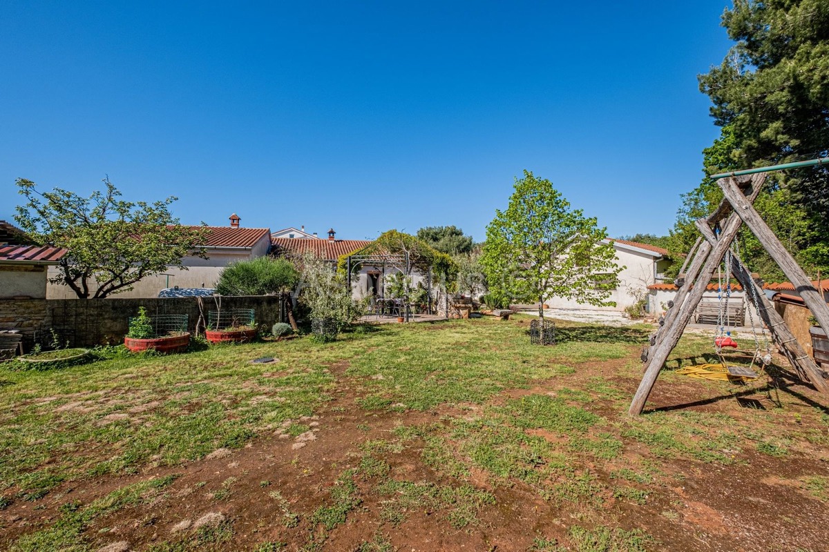 Casa, 2 edifici separati + garage, Medolino