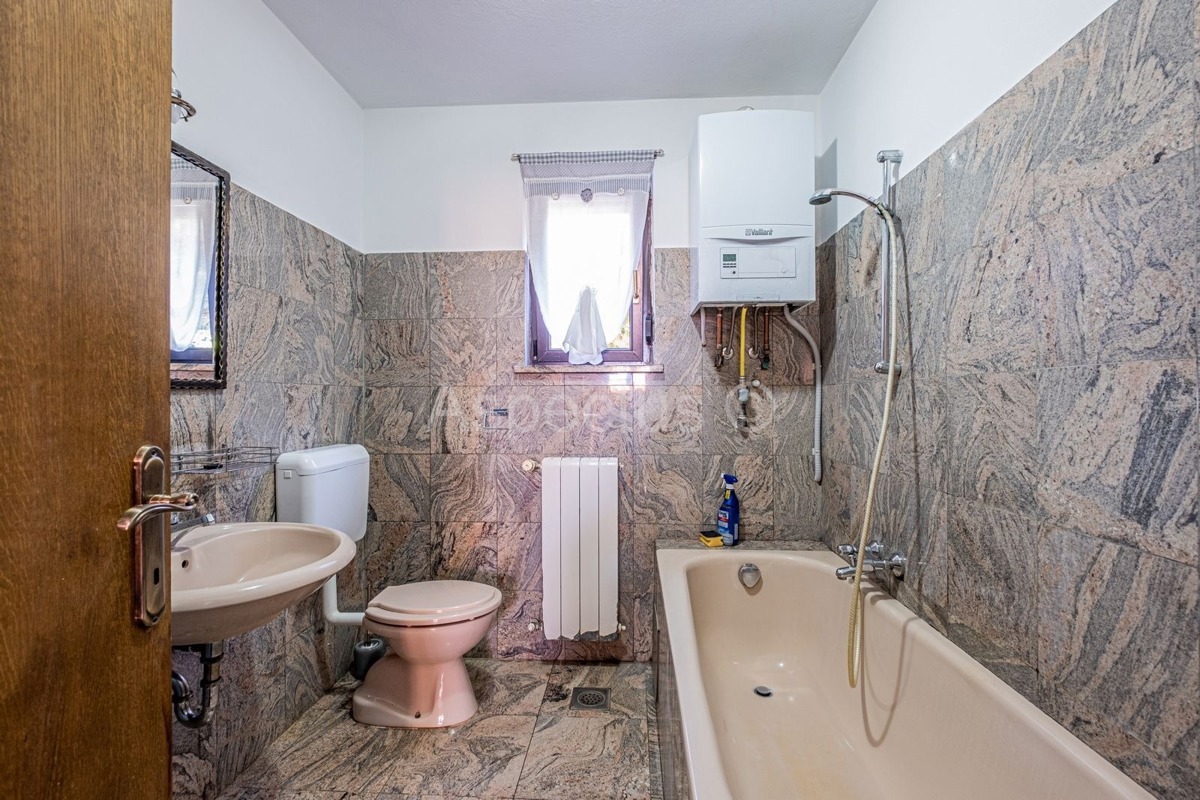 Casa, 2 edifici separati + garage, Medolino