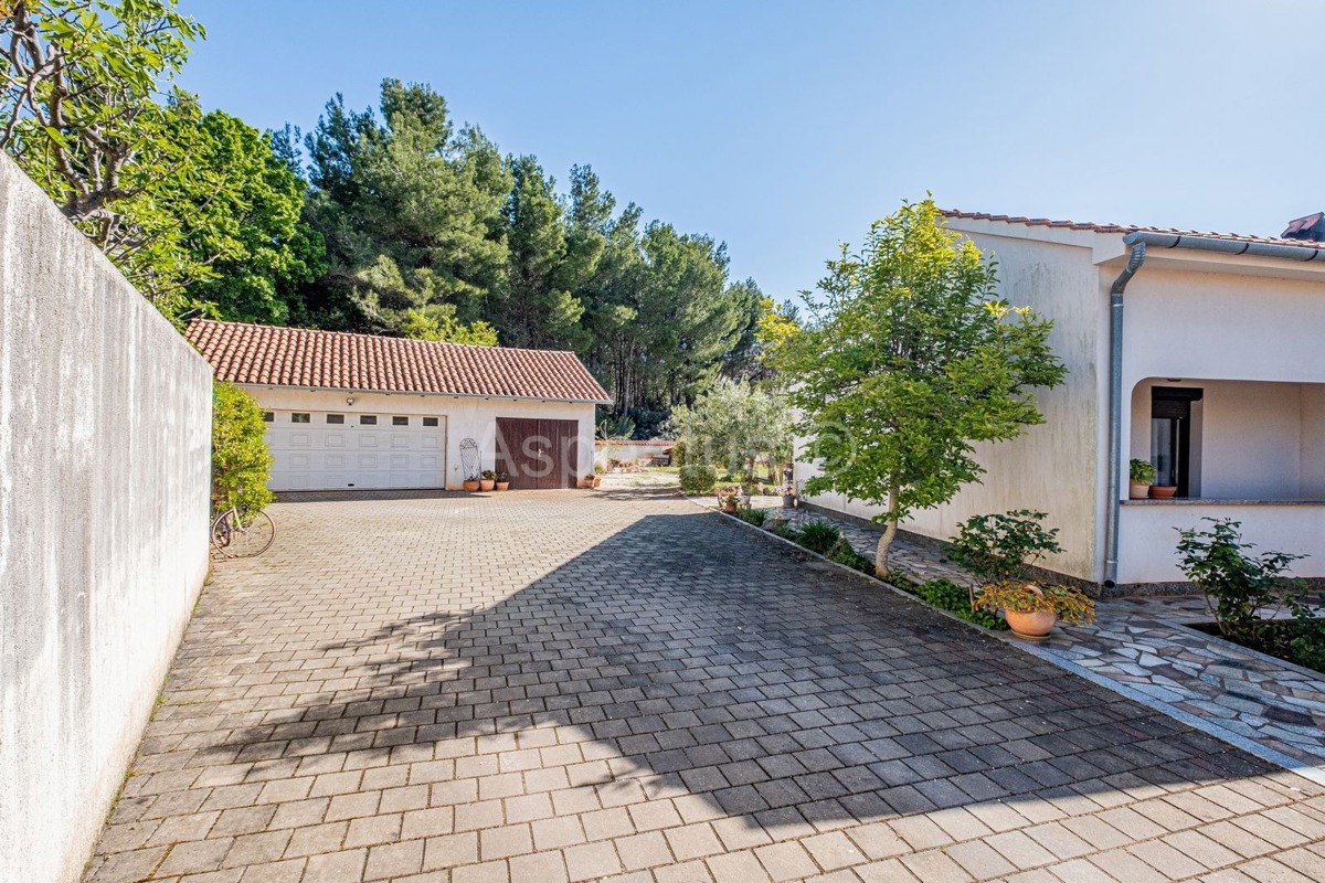 Casa, 2 edifici separati + garage, Medolino