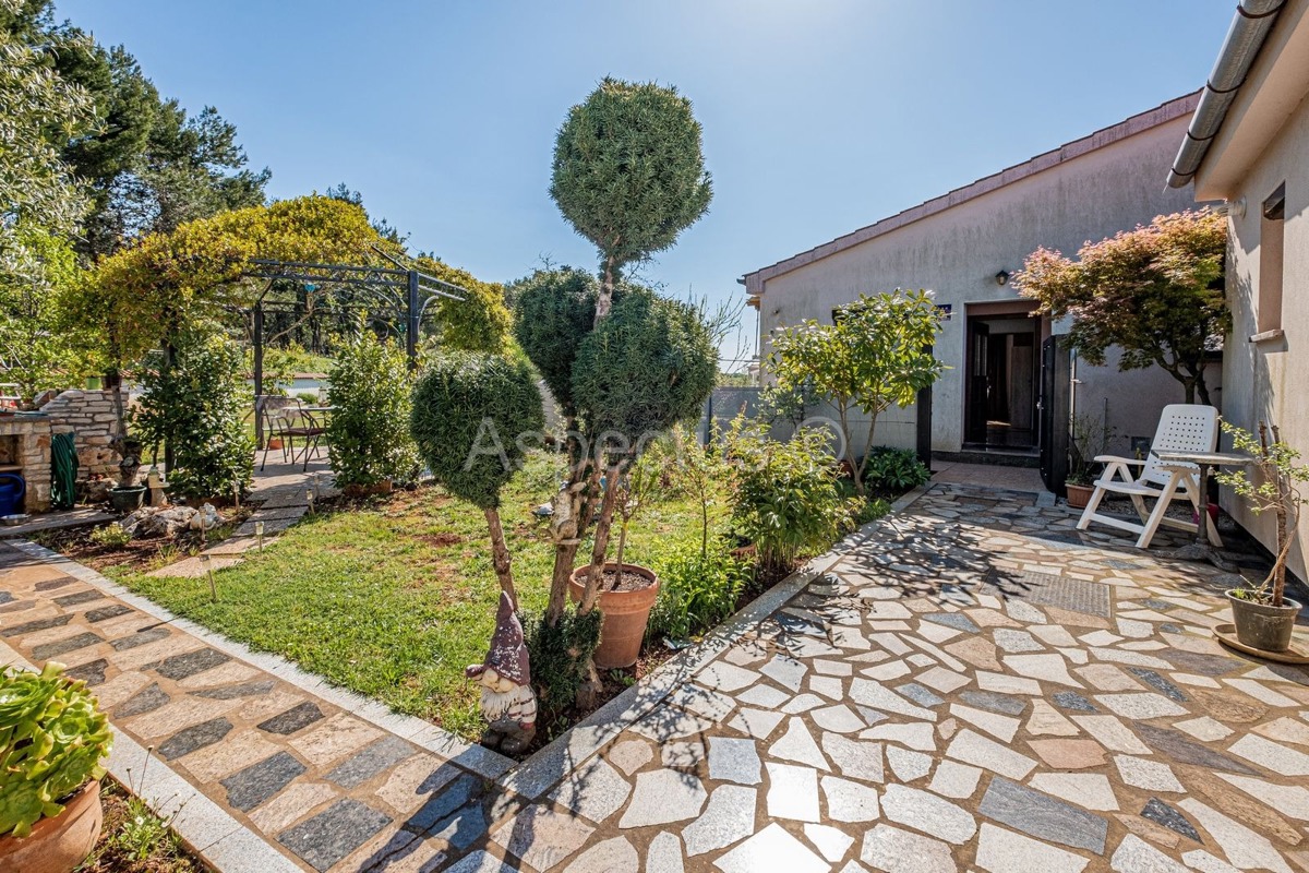 Casa, 2 edifici separati + garage, Medolino