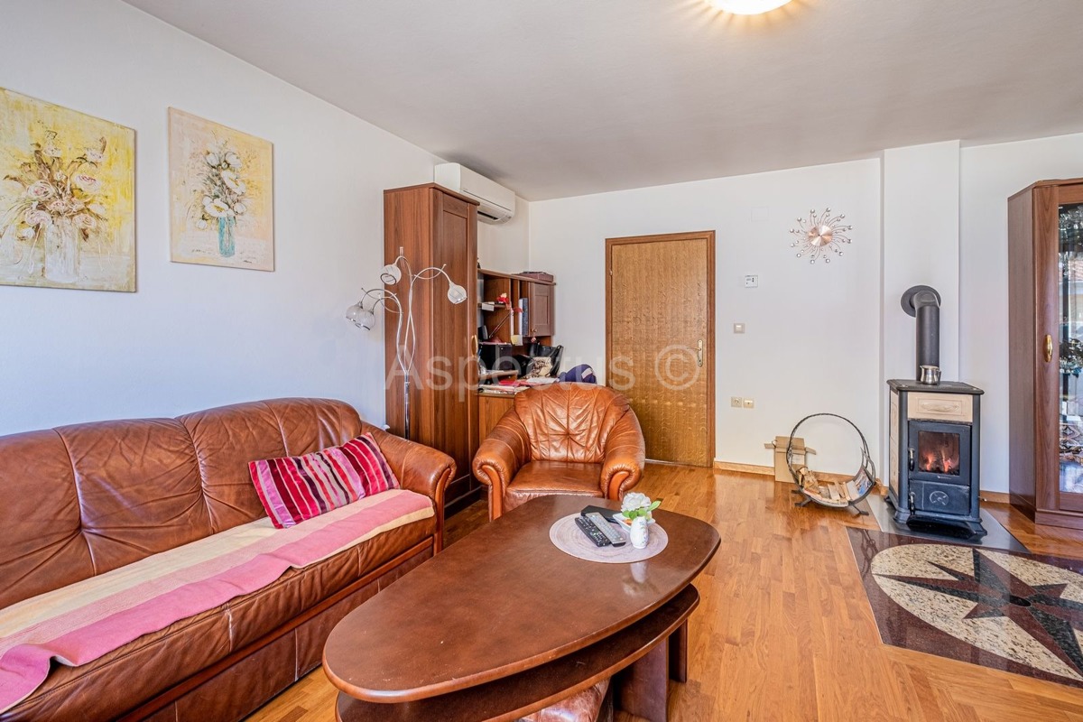 Casa, 2 edifici separati + garage, Medolino