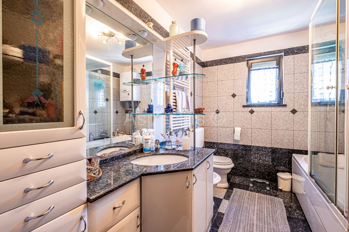 Casa, 2 edifici separati + garage, Medolino