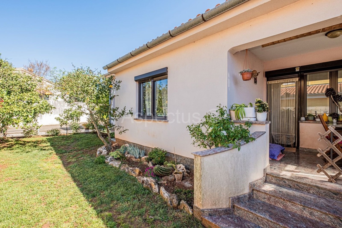 Casa, 2 edifici separati + garage, Medolino