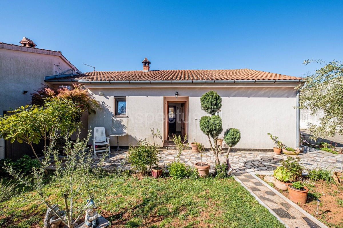 Casa, 2 edifici separati + garage, Medolino