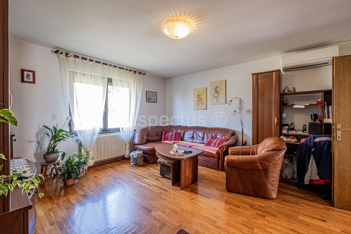 Casa, 2 edifici separati + garage, Medolino