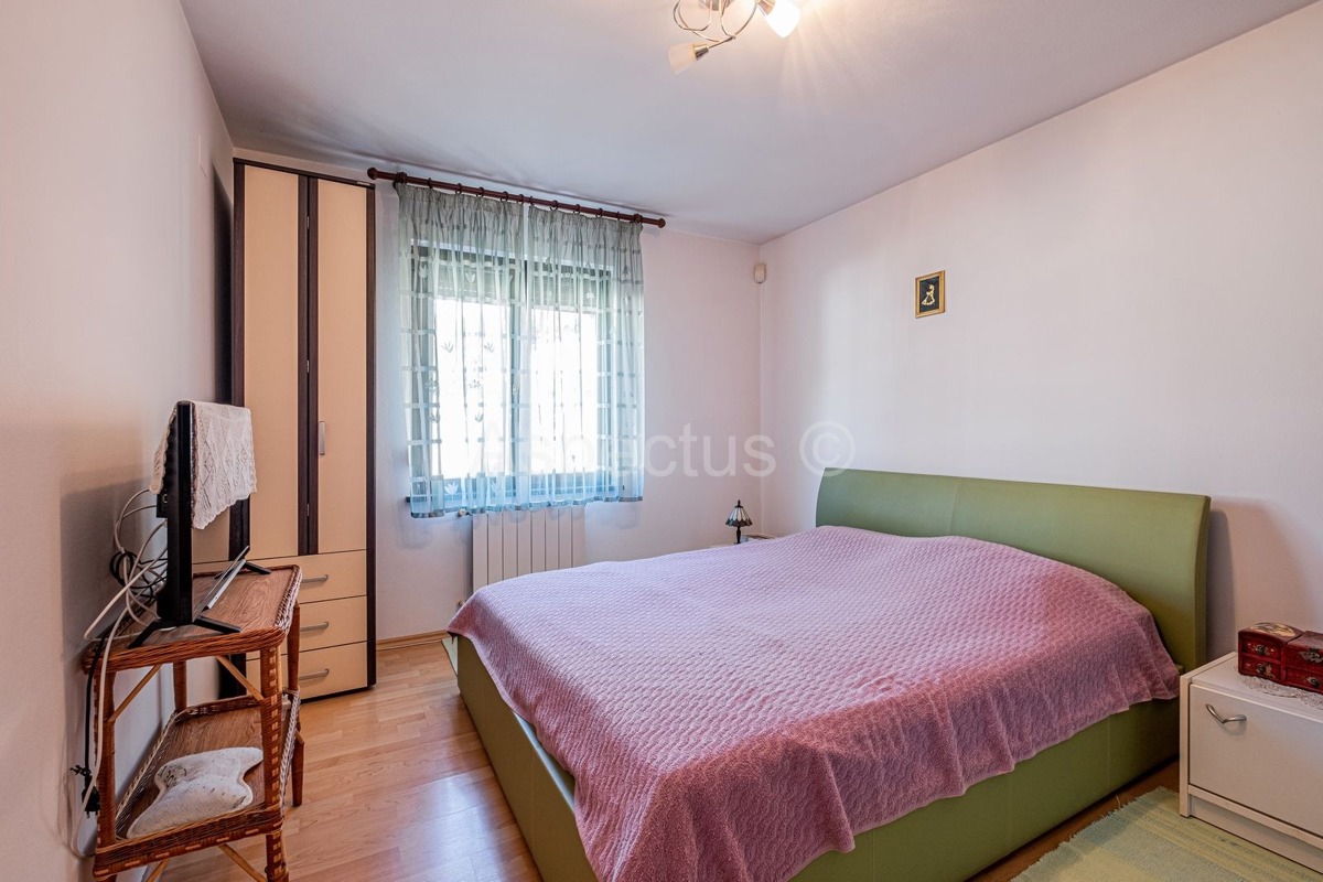 Casa, 2 edifici separati + garage, Medolino