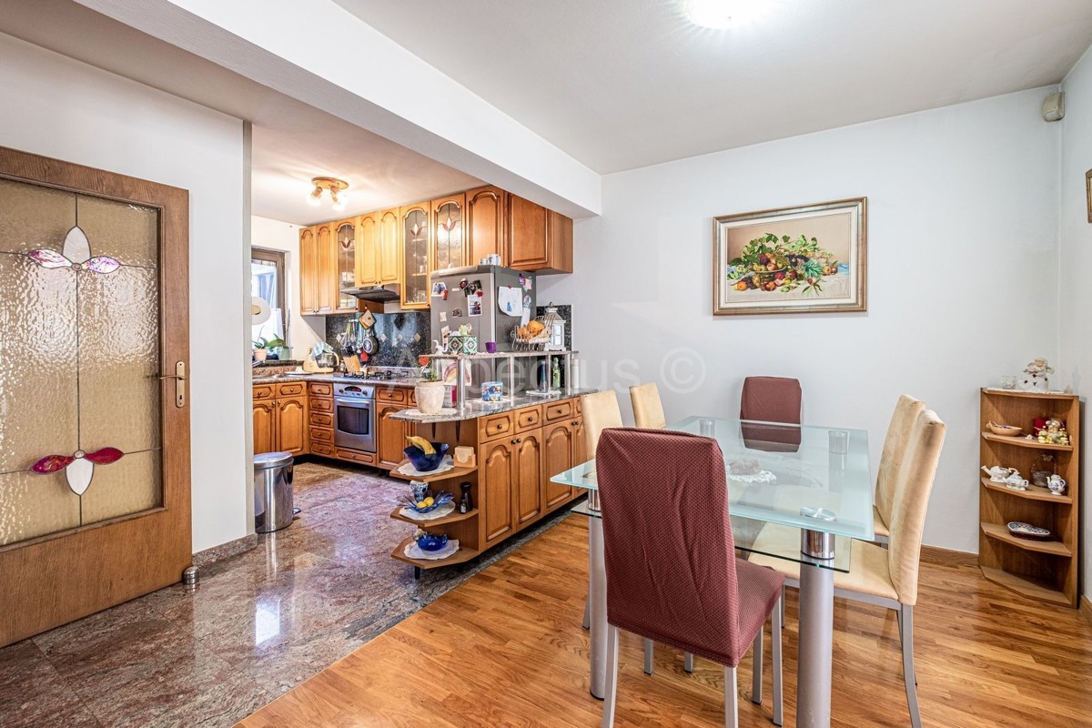 Casa, 2 edifici separati + garage, Medolino