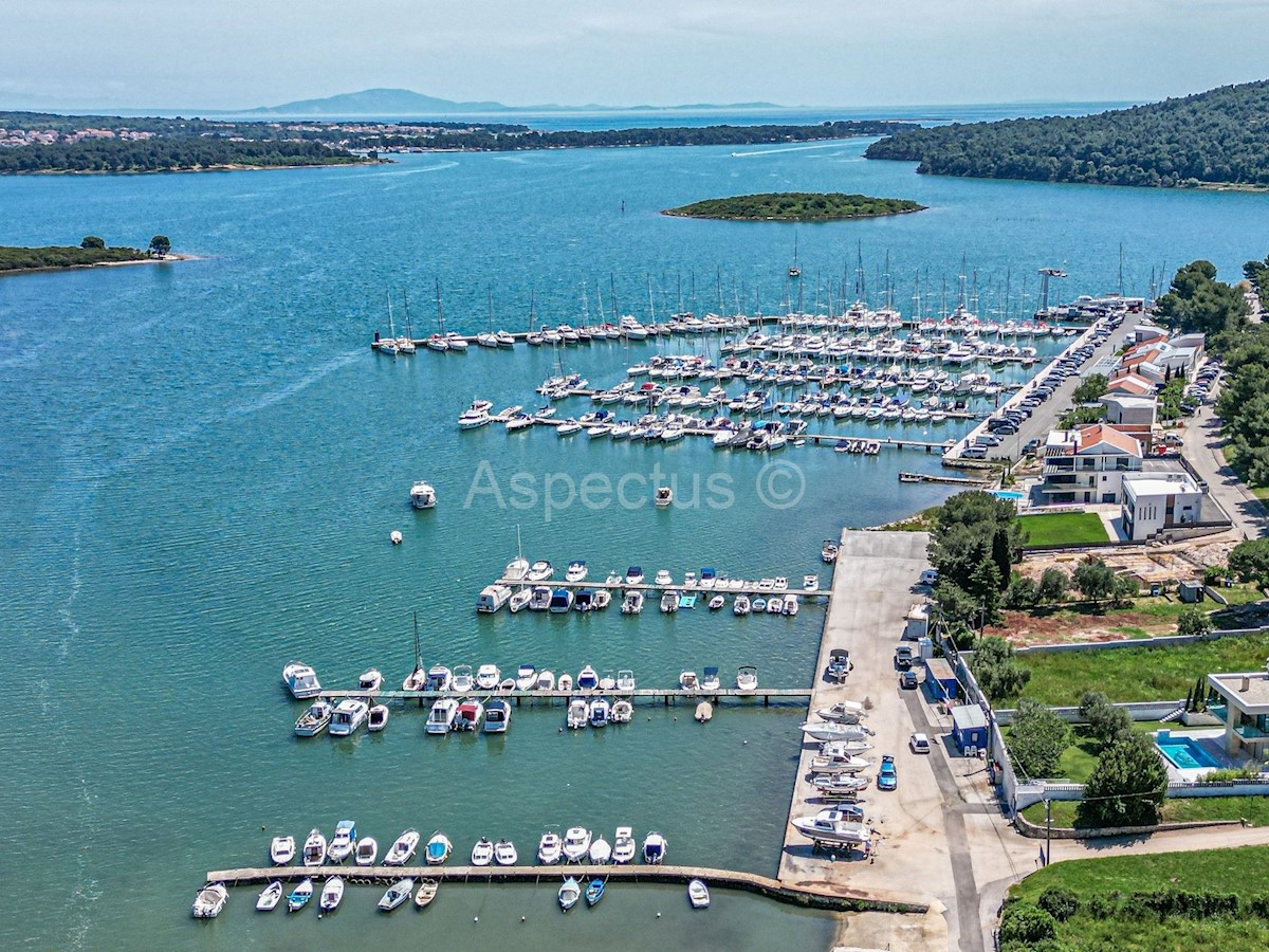 Terreno edificabile a 70m dal mare, vista mare, Medulino, Pomer