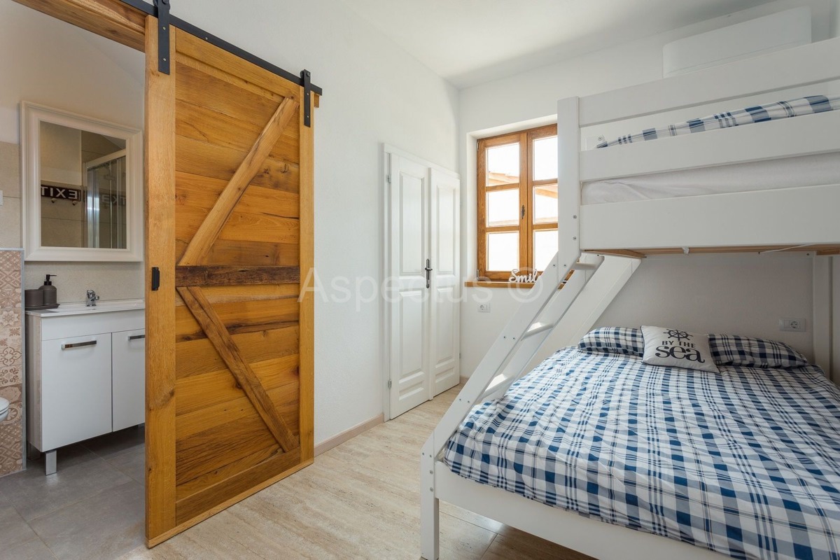 Villa di lusso con piscina, arredata, giardino, garage, a 12 km da Fasana, dintorni di Pola