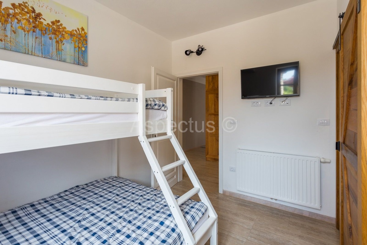 Villa di lusso con piscina, arredata, giardino, garage, a 12 km da Fasana, dintorni di Pola