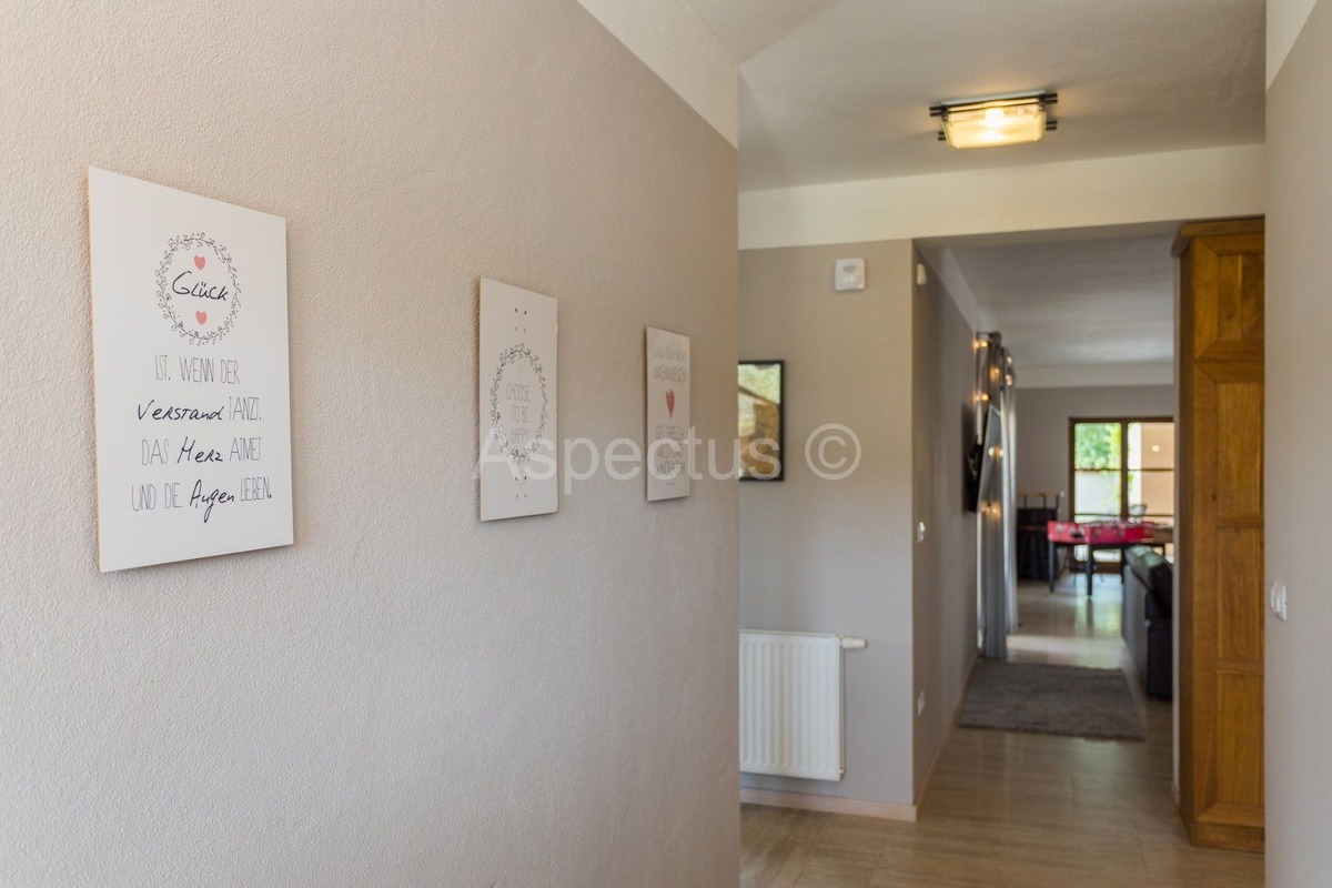 Villa di lusso con piscina, arredata, giardino, garage, a 12 km da Fasana, dintorni di Pola