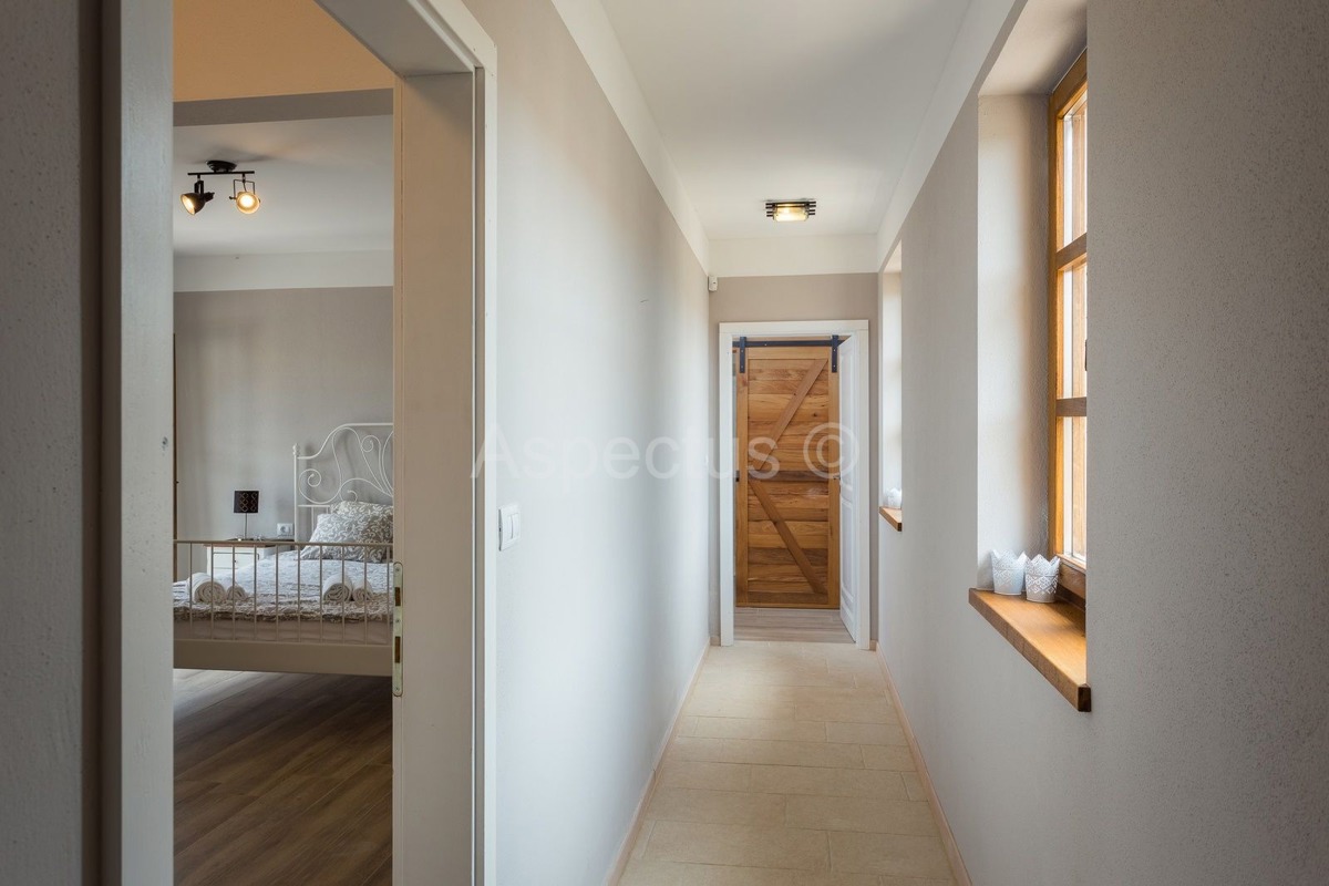 Villa di lusso con piscina, arredata, giardino, garage, a 12 km da Fasana, dintorni di Pola