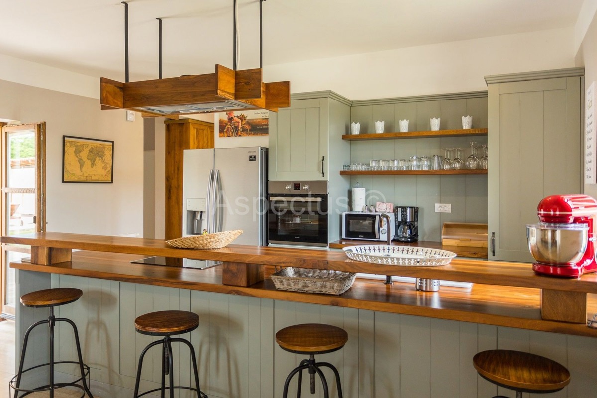 Villa di lusso con piscina, arredata, giardino, garage, a 12 km da Fasana, dintorni di Pola